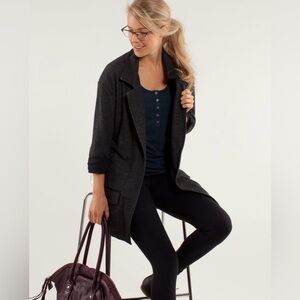 LULULEMON EUC SIZE 4 CLUTCH COAT (no belt) Merino wool